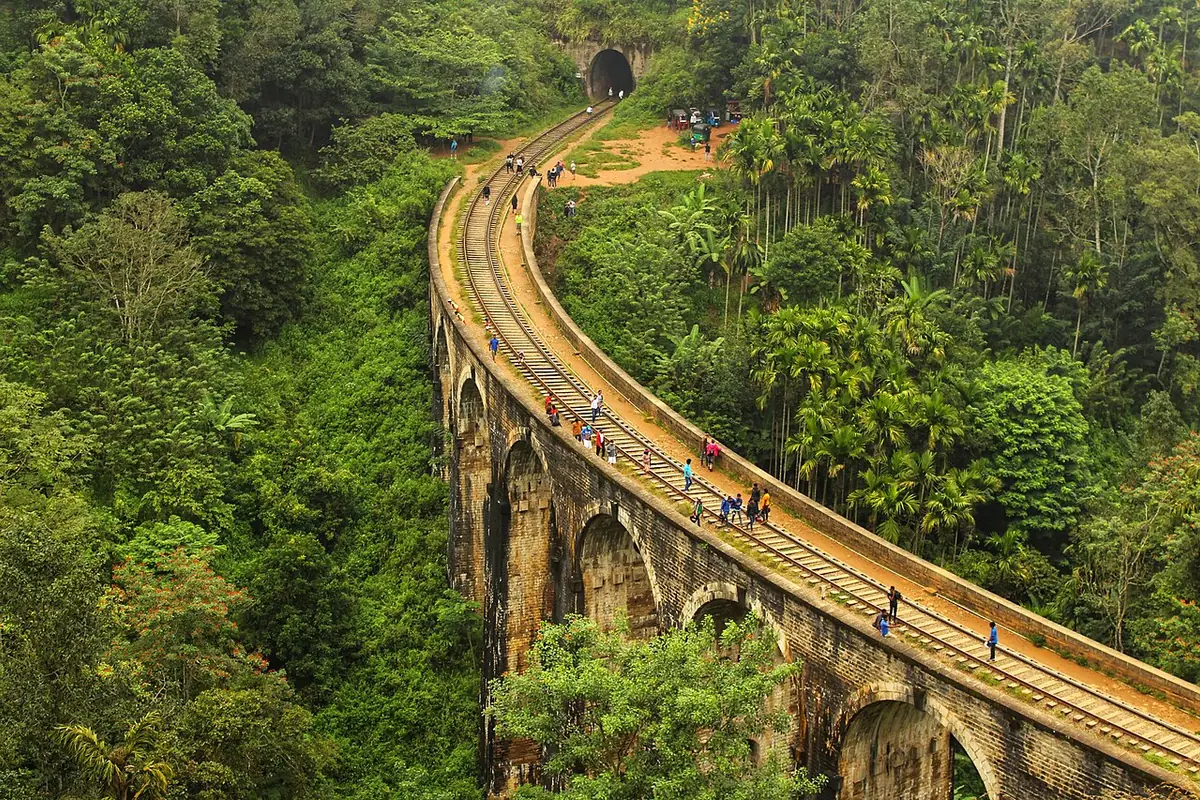 Nine Arch Bridge on the 14-day grand Sri Lanka route